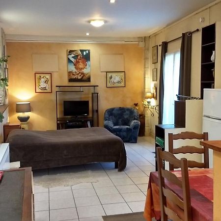 Logement Tranquille Et Frais Proche Gare Au Rdc Saumur Kültér fotó